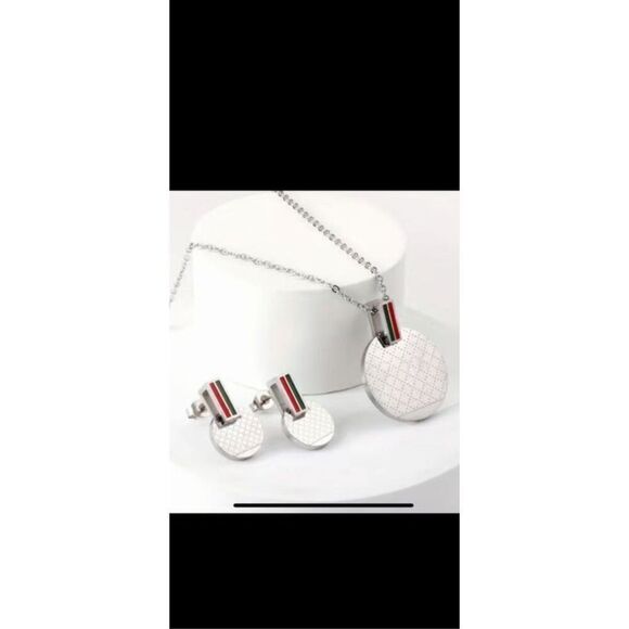 Bundle of 5 beautiful items,a scarf, necklace and earring set keychain, and w - Picture 12 of 16